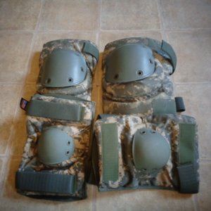 Military Issue Knee And Elbow Pad Set